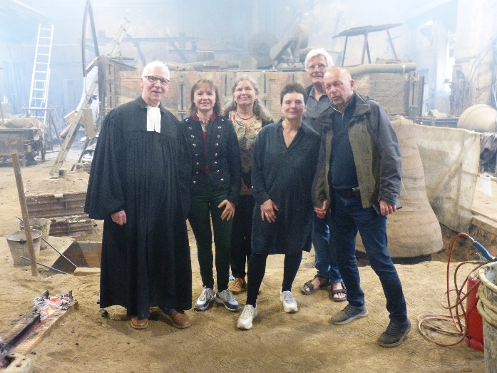 Delegation zum Glockenguss